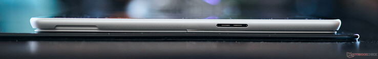 Справа: Порт Surface Connect