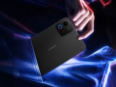 Win Tablet оснащён 8,4-дюймовым дисплеем. На фото: рекламное изображение, демонстрирующее компактный дизайн устройства.