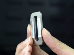 Обработка титана Makera Z1 дает впечатляющие результаты. (Источник изображения: Makera на YouTube)