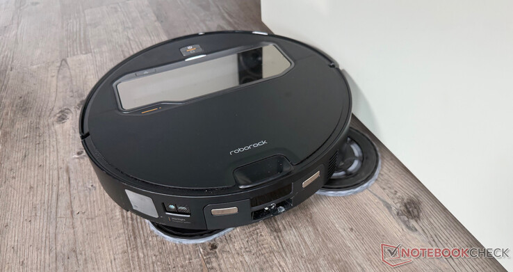 Roborock Saros Z70 пылесосит и убирает (с выдвижной шваброй)