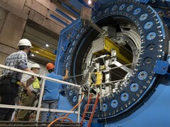 На этом изображении показана установка внутреннего адронного калориметра в sPHENIX (Источник изображения: Брукхейвенская национальная лаборатория; обрезано)