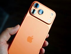 Преемник изображенного на фото Apple iPhone 17 Pro может иметь тот же официальный ценник