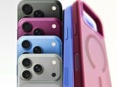 Утечка чехлов для iPhone 18 Pro (справа).