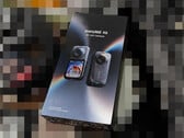 Крупный план розничной упаковки камеры Insta360 X6.