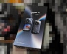 Крупный план розничной упаковки камеры Insta360 X6.