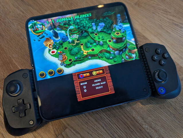 На бумаге эмуляция 3DS выглядит как отличный вариант использования складного устройства (Источник изображения: Notebookcheck)