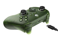 Трехрежимный контроллер 8BitDo Ultimate для Xbox в нефритовом корпусе подключается через USB-C, Bluetooth и беспроводную связь 2,4 ГГц. (Источник изображения: 8BitDo)