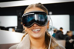 Apple по слухам, разрабатывает более легкую и доступную гарнитуру смешанной реальности. (Источник изображения: Али Колак)