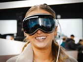 Apple по слухам, разрабатывает более легкую и доступную гарнитуру смешанной реальности. (Источник изображения: Али Колак)