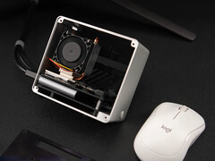 ETA Prime планирует позже поделиться видеороликом сборки. На фото: модифицированный мини-ПК Galaxy S20 FE.