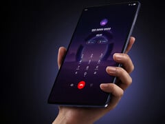 Ожидается, что готовящийся к выпуску игровой планшет « Legion » будет оснащён OLED-дисплеем. На снимке: рекламное изображение, на котором виден экран планшета.