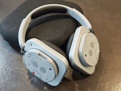 Наушники Nothing Headphone 1 были показаны вместе с Phone 3 (источник изображения: Nothing)