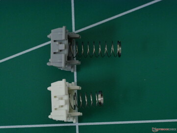 Wooting Lekker Tikken (вверху) против Lekker L60 V2 (внизу) Длина пружины.