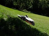 Компания Mammotion начинает продажи новых газонокосилок Luba 2 AWD и Luba Mini AWD в Европе. (Источник изображения: Mammotion)