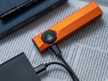 Заряжать Olight ArkPro Ultra можно через порт USB-C.