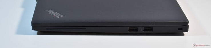 Справа: Считыватель смарт-карт, 2x USB A 3.2 Gen 1, слот для замка Кенсингтона