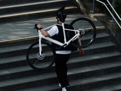 Roadlite:ON CF: Легкий электровелосипед с ременным приводом