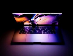 Ожидается, что в скором времени MacBook Pro будет оснащен спаренным OLED-дисплеем. (Источник изображения: Daniel Korpai)