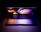 Ожидается, что в скором времени MacBook Pro будет оснащен спаренным OLED-дисплеем. (Источник изображения: Daniel Korpai)