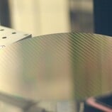 GlobalWafers инвестирует еще 4 миллиарда долларов в США; открывает первую за 20 лет фабрику по производству 300 мм пластин. На фото: Кремниевая пластина, произведенная компанией SMIC (Источник изображения: SMIC)