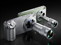 Vivo X300 Ultra и X300s с подключенными аксессуарами телеконвертера.