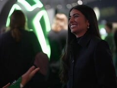 Снимок экрана с изображением генерального директора Xbox Аши Шармы во время интервью для BBC News