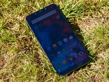 Поведение дисплея Xiaomi Pocophone F1 на улице