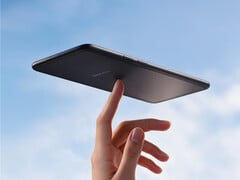 Вес устройства Tango 2S составляет около 147 граммов. На снимке: рекламное изображение, демонстрирующее лёгкий дизайн электронной книги