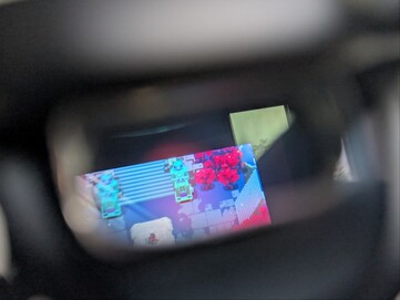 Xreal One Pro подключен к Steam Deck и запускает Hyper Light Drifter