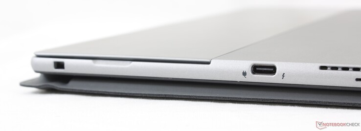 Слева: Вырез под замок (Wedge), Thunderbolt 4 (USB-C, PowerDelivery, DisplayPort 1.4)