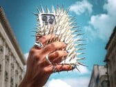 Устройство Unsnatchable предотвращает кражу с помощью шипов. Apple хочет добиться аналогичного эффекта с помощью программного замка.