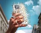 Устройство Unsnatchable предотвращает кражу с помощью шипов. Apple хочет добиться аналогичного эффекта с помощью программного замка.