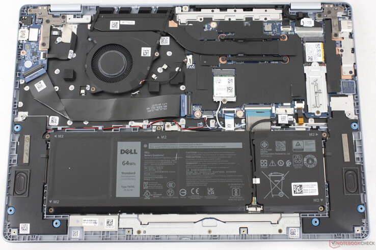 Внутренние компоненты Dell 16 Plus