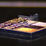 Новый процесс изготовления 3D-чипов интегрирует GaN-транзисторы в кремниевые пластины (Источник изображения: Исследователи MIT)