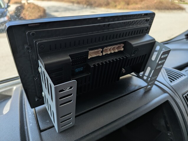 По сравнению с именитыми брендами, эти китайские головные устройства могут быть подозрительно тонкими.