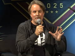 Фотография комьюнити-менеджера Halo Брайана Джаррарда в футболке PlayStation (источник изображения: Halo YT)