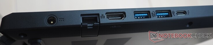 Левая сторона: разъем питания, LAN, HDMI 2.1, 2x USB-A 3.0, Thunderbolt 4