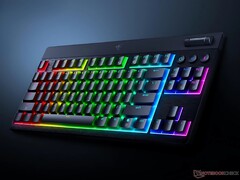 Низкопрофильная клавиатура Razer BlackWidow V4 TKL показана под углом (Источник изображения: Razer PR)