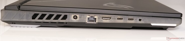 Левая сторона: разъем питания, 2.5-Гбит LAN, HDMI 2.1, Thunderbolt 4 (DisplayPort 1.4), USB 3.2 Gen2 Type-C (DisplayPort 1.4, 100 W Power Delivery), аудио разъем