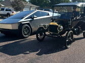 Кибергрузовик рядом с автомобилем Ford Model T (Источник изображения: COO/FB)