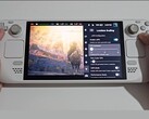 Вид спереди на палубу Steam Deck с запущенным Elden Ring в левой части экрана и настройками плагина Lossless Scaling справа, включая переключатели FPS Multiplier, Flow Scale и Performance Mode. (Источник изображения: Deck Wizard/YouTube)
