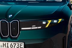 Полностью электрическая модель BMW iX3 M60 M Performance развивает мощность 604 л. с. и обеспечивает запас хода до 469 миль по циклу WLTP