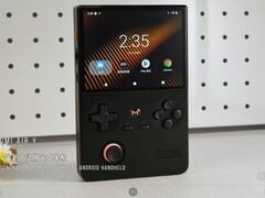Air Y — одна из двух новых вертикальных портативных моделей от компании Mangmi.