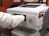 Неинвазивный монитор уровня глюкозы в крови уже прошел два положительных исследования. (Источник изображения: China Daily)