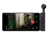 Sony ECM-AX10 оснащён четырьмя микрофонами, позволяющими записывать пространственный звук на смартфонах.