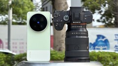Vivo X300 Ultra противостоит камере Sony Alpha A7 с полнокадровым сенсором и дорогим объективом