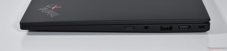 справа: 3,5 мм аудио, USB-A 3.2 Gen 1, HDMI, замок Кенсингтона