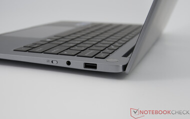 GeekBook X14 Pro - Разъемы на правой стороне