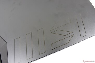 Глянцевый логотип MSI на крышке