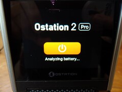 При нажатии кнопки питания в течение десяти секунд все батареи извлекаются. (Источник изображения: Notebookcheck)